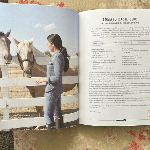 Magnolia Table Recipes Cookbook, Joanna Gaines, Home and Garden Cooking Baking - Picture 7 of 13